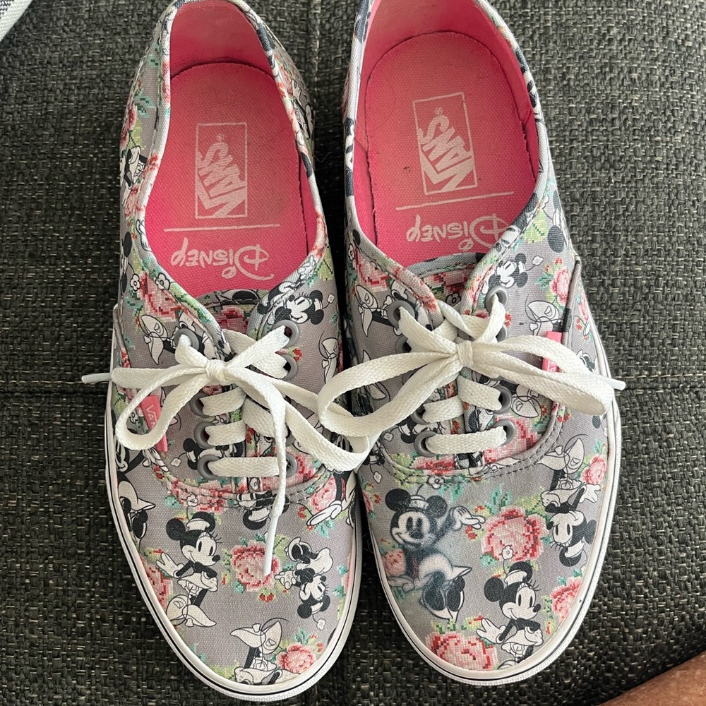 Disney Minnie vans gently used